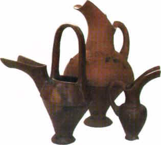 Break-mouthed earthenware pots from K�ltepe (Kayseri Museum)
